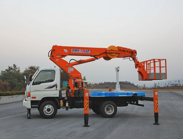 Автовышка Hyundai DHS 250 AP 23,5 м на базе Hyundai HD78