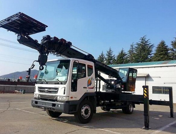 Автовышка HANKOOK 37 м (Horyong Sky 37) 37 м на базе Daewoo Novus