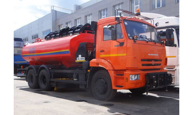 Комбинированная дорожная машина КО-823-03