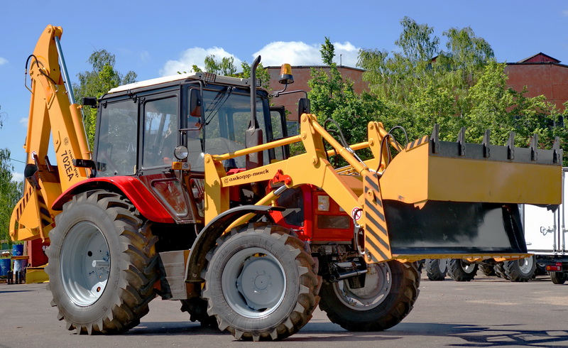 Экскаватор-погрузчик Амкодор-702ЕА